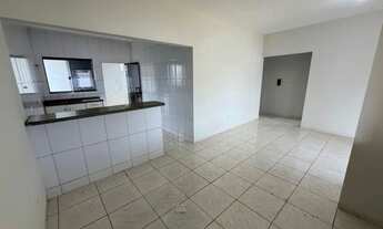 Imagem: Casa com 3 Quartos e 2 Kitnets nos fundo