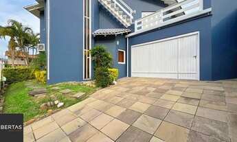 Imagem 3: Casa de esquina com 285m², 3 dormitórios, sendo 1 suites, 4 vagas - amplo pátio