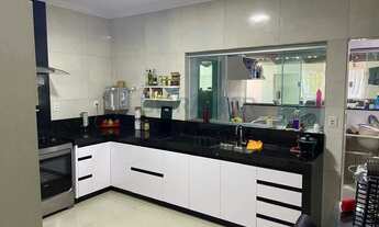 Imagem 6: Casa 4 Quartos (1 Suíte c/ Closet) com Piscina Aquecida, Churrasqueira e 800m² no Condomín