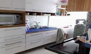 Imagem: Apartamento com planejados e sacada envidraçada