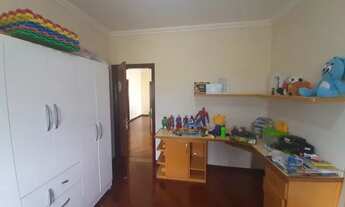 Imagem 6: Casa de condomínio para aluguel possui 350 metros quadrados com 4 quartos