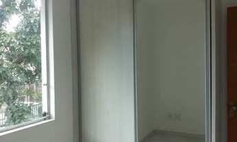 Imagem 7: Linda casa germinada duplex, entrada coletiva, uma vaga de garagem, sala para dois ambient