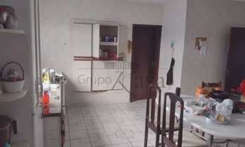 Imagem 6: Casa térrea com piscina no Bosque dos Eucaliptos - 250m²