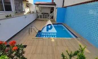 Imagem: Casa triplex em condomínio fechado, porteiro