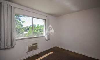 Imagem 11: Excelente salão 2 ambientes, 4 quartos sendo 1 suíte, 2 vagas na escritura