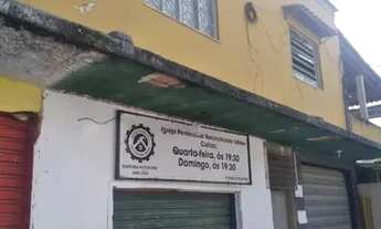 Imagem 3: Duas casas e três lojas