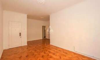 Imagem 2: Tijuca! Apartamento sala, 3 quartos, dependências completas, play com parquinho, vaga, 96m