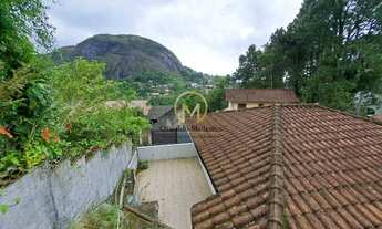 Imagem 3: Casa próxima ao Hotel Quitandinha, com magnifica vista da pedra do Quitandinha, oportunida