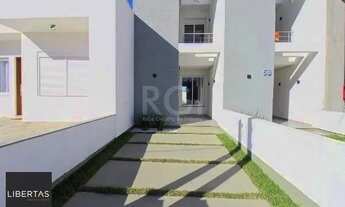 Imagem 2: Casa em Porto Alegre, no bairro Hípica, com 2 dormitório(s), e 2 banheiros, à ve