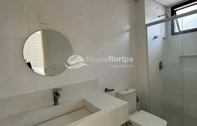 Imagem 5: Casa de alto padrão à venda em ótima localização na Lagoa da Conceição, com 3 suítes, 4 ba