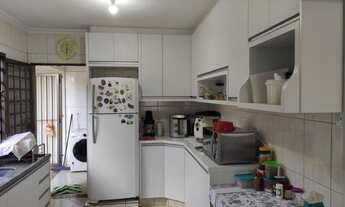 Imagem 2: Sobrado com excelente localização