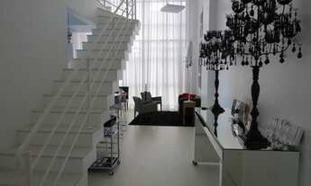 Imagem: Loft dúplex com pé direito de 6,5mts