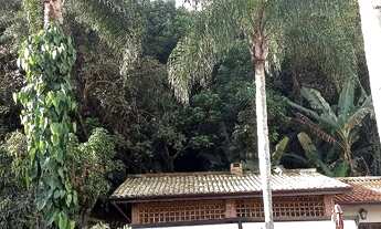 Imagem 4: Casa térrea espetacular abraçada pela Natureza!