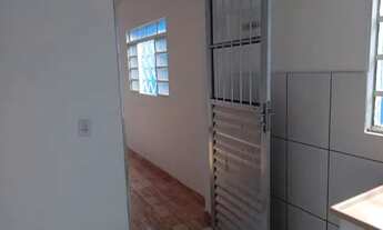 Imagem 6: Alugo apto c/2 cômodos/e garagem para moto/R$700,00/frente Pq Mun. Cidade São Pedro/Santan