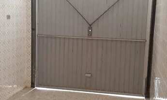 Imagem 6: Casa para aluguel e venda possui 300 metros quadrados com 4 quartos