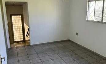 Imagem: Aluga-se casa com amplo espaço - Prox