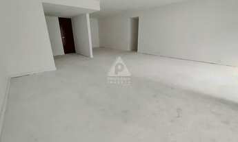 Imagem 6: Privilégio Imóveis Vende: Vende apartamento 4 quartos, 1 suíte, varanda, 2 vagas