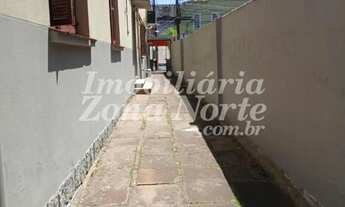 Imagem 2: Casa com 2 dormitórios, sala, cozinha, banheiro e pequeno pátio. Imóvel em condomínio, bem