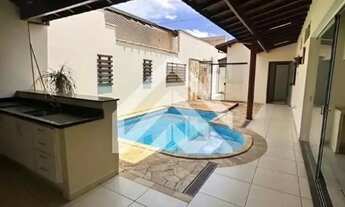 Imagem: Casa de 2 dormitórios com suíte e piscina