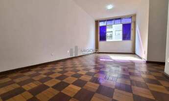 Imagem 2: Excelente apartamento à venda na Rua Mariz e Barros, Tijuca. Amplo e arejado, com 120m², s