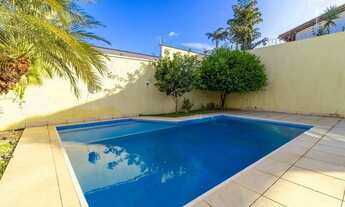 Imagem: Casa duplex com piscina para venda no Calhau