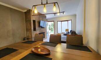 Imagem 3: Casa com 4 dormitórios sendo 2 suítes no bairro Capivari em Campos do Jordão