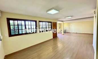 Imagem 5: Casa em Estilo Moderno, muito bem construída com Habite-se e recem reformada. Acabamento d