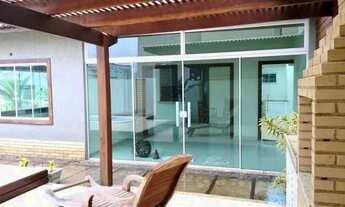 Imagem 2: Casa de condomínio para venda tem 256 metros quadrados com 3 quartos