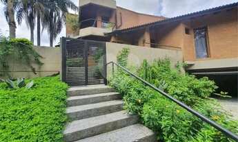 Imagem 2: Casa Exclusiva e reformada com 5 suítes na Granja Viana