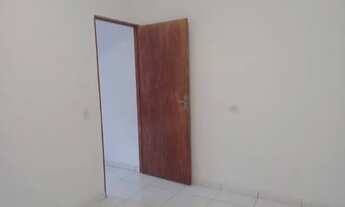 Imagem 3: Alugo apto c/2 cômodos/e garagem para moto/R$700,00/frente Pq Mun. Cidade São Pedro/Santan