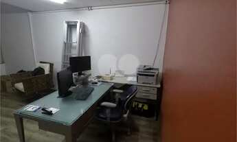 Imagem 5: Sobrado comercial ou residencial com terraço na frente e nos fundos do 1° andar