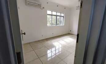 Imagem 5: *Apartamento Modernizado de 2 Dormitórios*