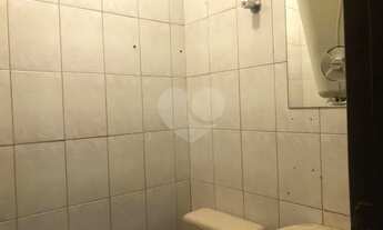 Imagem 4: Edificação antiga com 190m2 construídos para fins comerciais , 95m2 total terreno, compost