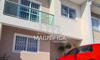 Imagem: Charmoso Sobrado de 3 Quartos em São José