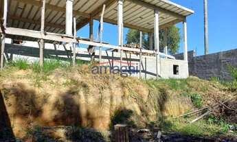 Imagem 3: Terreno com construção inacabada