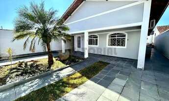 Imagem 2: Casa à venda em Caraguatatuba, Jardim Britânia, com 4 quartos, 240m²