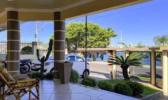 Imagem 2: Casa mobiliada com 3 suítes, piscina e 4 vagas Centro de Torres