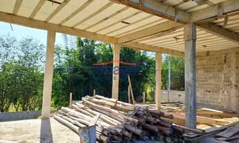 Imagem 5: Terreno com construção inacabada