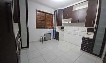 Imagem 4: Amplitude, conforto e lazer completo em uma casa térrea no Aruã