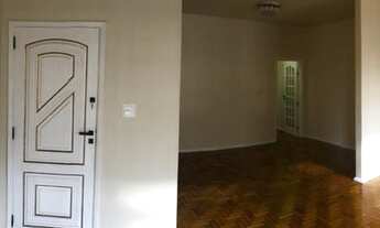 Imagem 4: 120m². Excelente salão, 3 quartos, armários, dependências completas