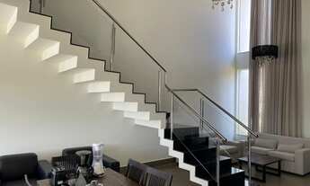 Imagem 7: Casa de condomínio sobrado para venda tem 255 metros quadrados com 3 quartos