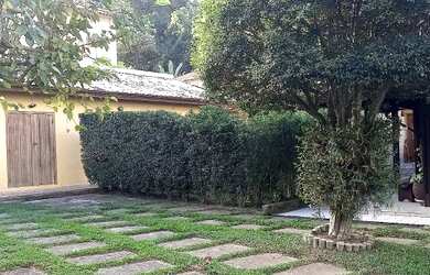 Imagem 5: Casa térrea espetacular abraçada pela Natureza!