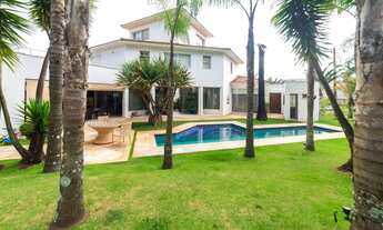 Imagem 2: Casa de condomínio para venda tem 387 metros quadrados com 4 quartos