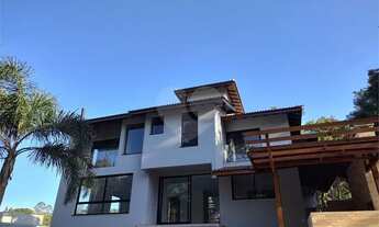 Imagem 2: Casa nova em condomínio fechado com segurança 24 horas, com 4 dormitórios