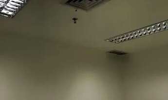 Imagem 4: Excelente sala com 70m2, nascente, 02 garagens, ar condicionado, piso porcelanato na Paral