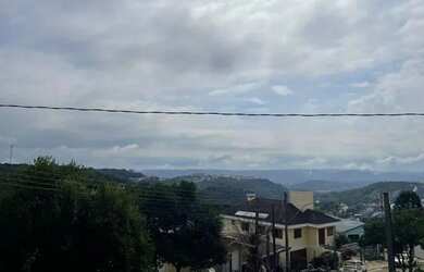 Imagem 2: Casa muito bem localizada! Com moradia em cima e embaixo. Casa com pátio