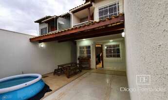 Imagem 2: Casa com 02 quartos/suíte e quintal pronta para morar no Verdes Mares em Macaé!