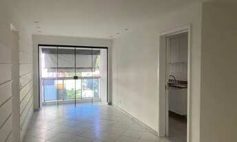 Imagem 2: Apartamento para aluguel possui 80 metros quadrados com 2 quartos em Botafogo - Rio de Jan