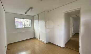 Imagem 2: Excelente e amplo sobrado comercial, medindo 7,80 frente com 28 metros de fundo, possui 10