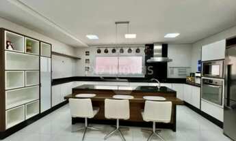 Imagem 4: Casa de Condomínio de Luxo com 5 Suítes na Cidade de Cidade] - 437m² - 4 Vagas - Imperdíve